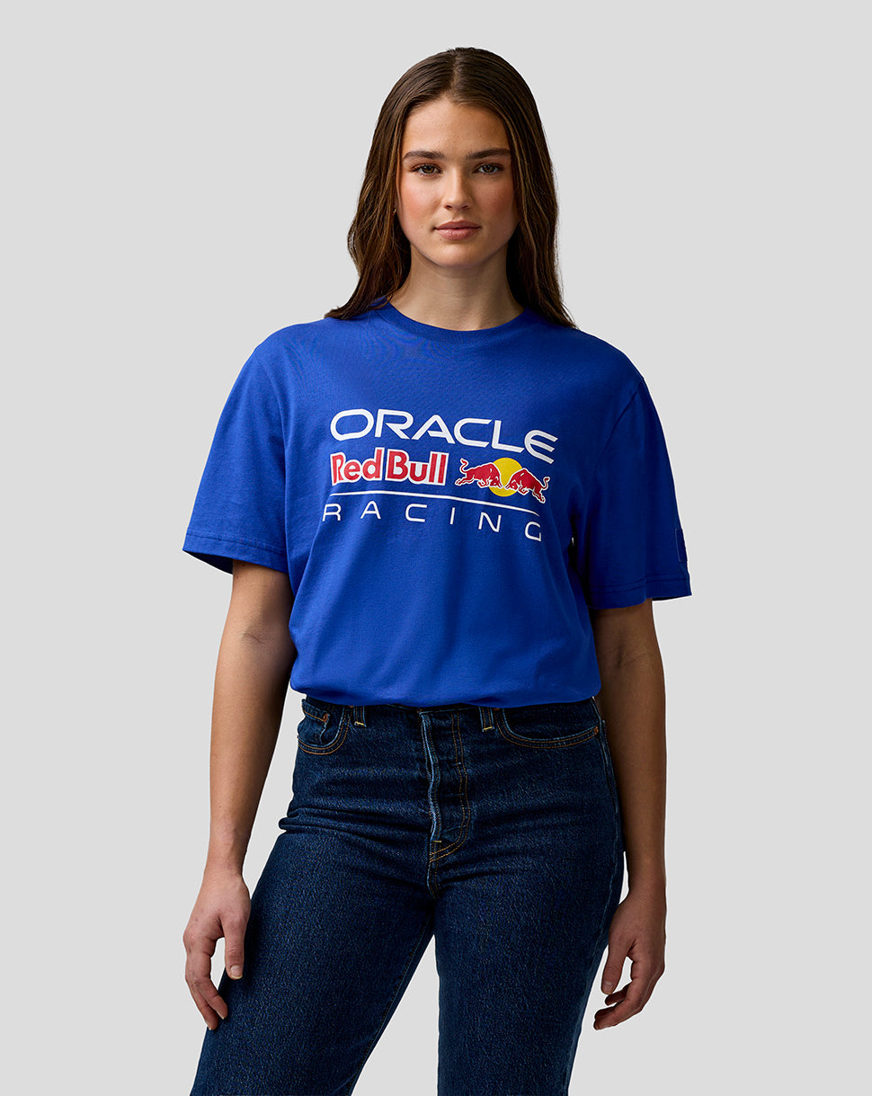 Person wearing a blue 'Oracle Red Bull Racing' t-shirt on a gray background