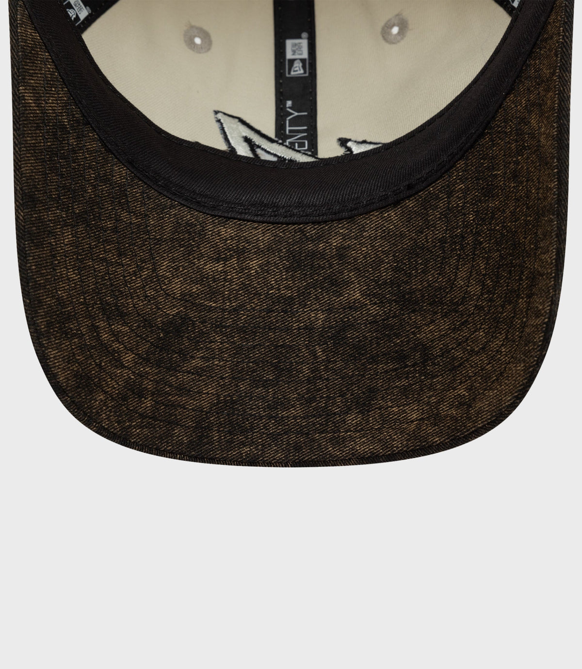 New Era Alpine Gorra «9Twenty®» con acabado «Acid Wash» - Blanca - Blanco