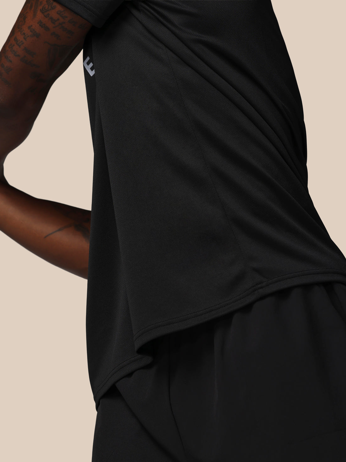 Camiseta gráfica de manga corta para hombre Adapt - Negra - Negro