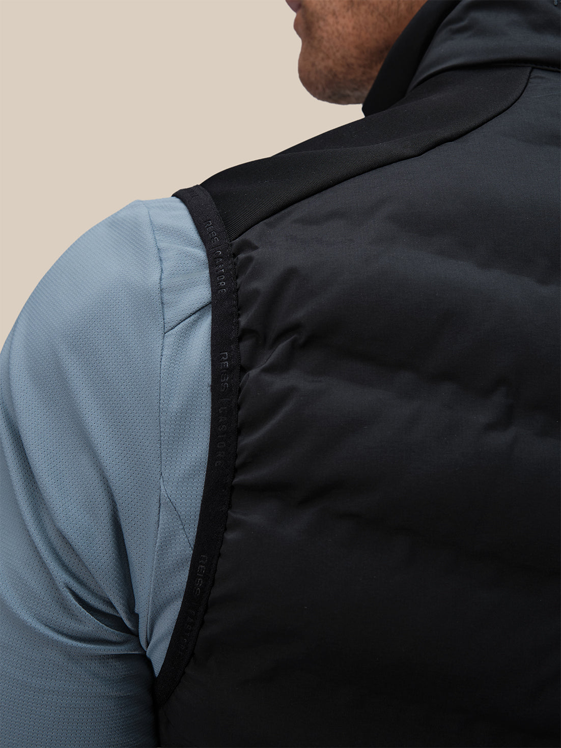 Herren Reiss x Castore Hybrid Weste – Schwarz - Schwarz