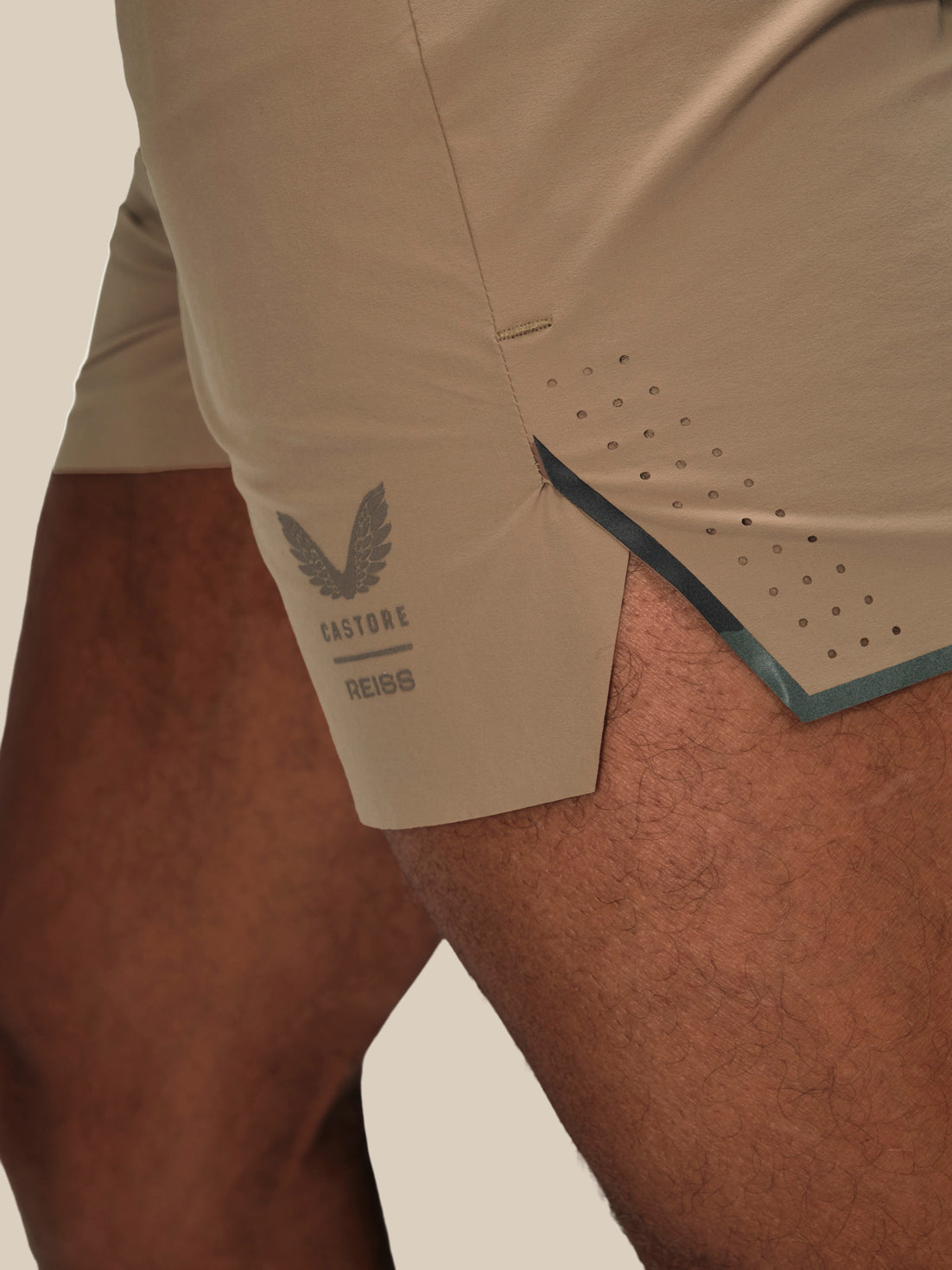 Pantalón corto Hombre Reiss x Castore 5" Deep Split - Dustwood - Beige