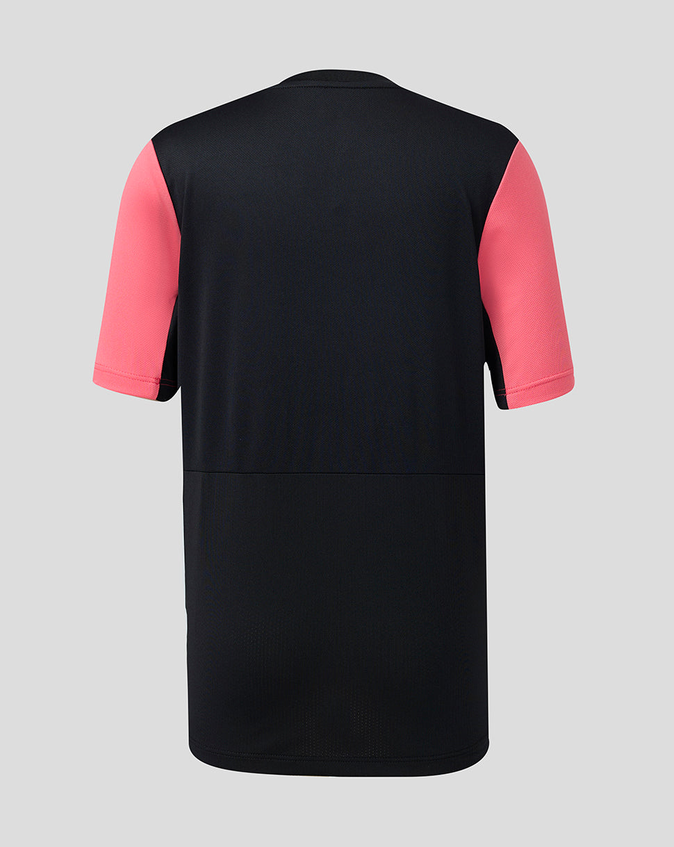 Black t-shirt with pink sleeves on a gray background