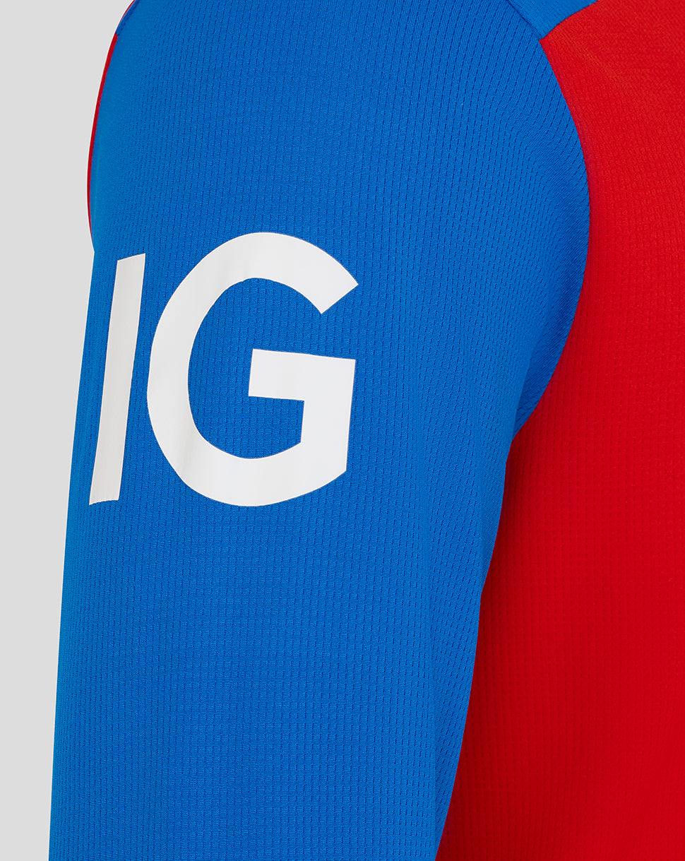 Close-up of a blue and red sleeve with a white 'IG' logo on a light gray background