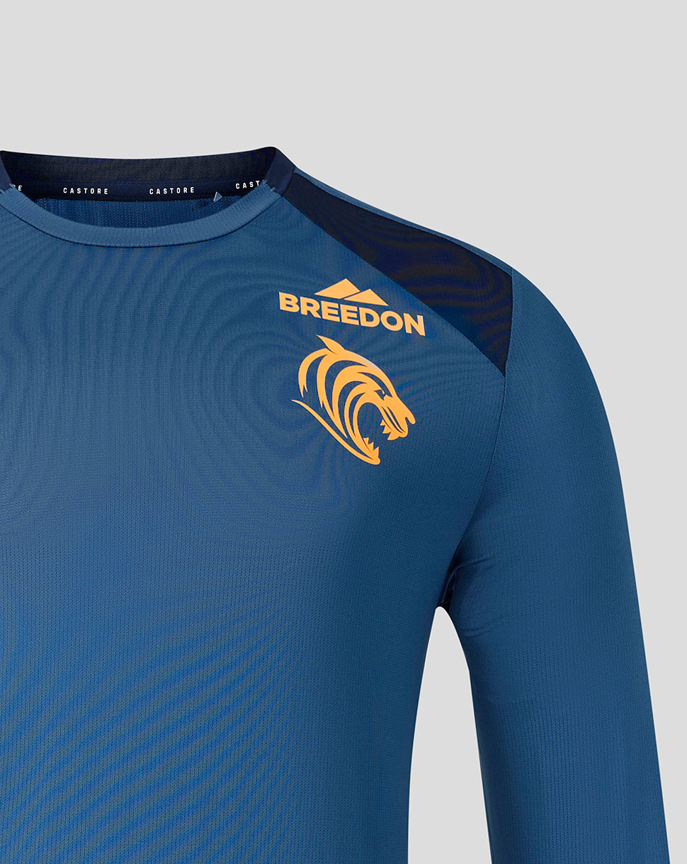 Close up of chest area on blue Leicester Tigers training top highlighting Breedon crest and shoulder panel detailing