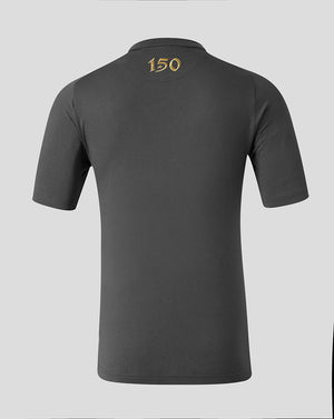 Back view of grey Saracens Travel Polo showing gold 150 emblem at nape