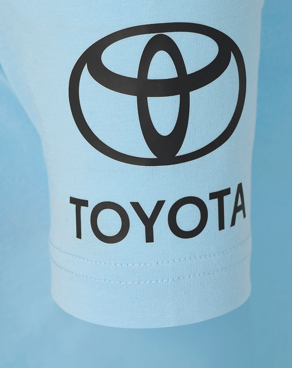 Toyotas logo on a light blue background